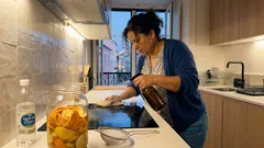 Como fazer vinagre cítrico com cascas de laranja para limpar a cozinha sem esforço