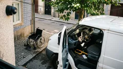 Rouba carrinha e tenta fugir de cadeira de rodas: o alerta que ninguém deve ignorar