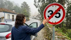 35 riscado numa placa: o que muda na condução quando aparece este sinal (R32)