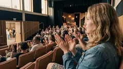 Porque é que batemos palmas: a história surpreendente do aplauso, de Roma até hoje