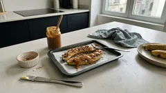 Sobremesa de banana assada na casca com crumble de canela… e um fio final que muda tudo