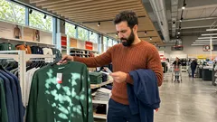 Como poupar em sweatshirts nos hipermercados: ler o desconto, a 2.ª unidade e as prestações sem juros