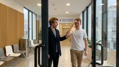 Caiu nas escadas e a ressonância magnética revelou um tumor cerebral: o que esta história nos ensina