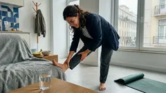 Cãibras nas pernas: causas mais comuns e como aliviar rápido